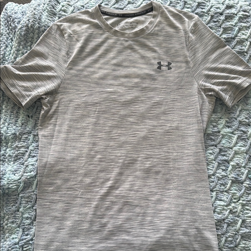 Under Armour Gray Athletic Short Sleeve Tee Moisture-Wicking